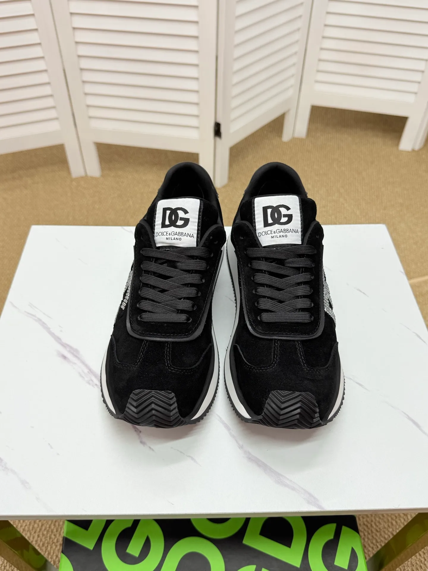 Men's clothing and shoes 250. The latest sports and casual shoes for couples (DG) are fashionable and versatile, and can add luster to various looks. Create an exquisite design with unique dynamic vitality and modern atmosphere, showing modern elegance. Size: 36-46 (45 and 46 are custom-made and cannot be returned or exchanged) Se